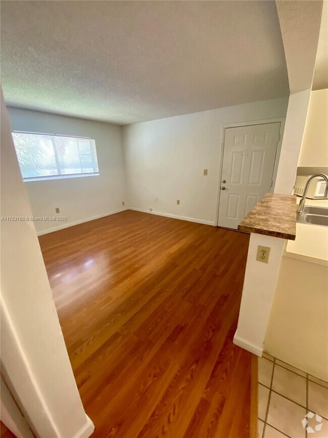 Building Photo - 351 Palm Way Unit 307 Rental