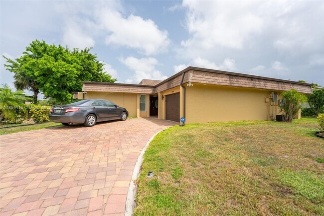 Building Photo - 5706 S Travelers Palm Ln Rental