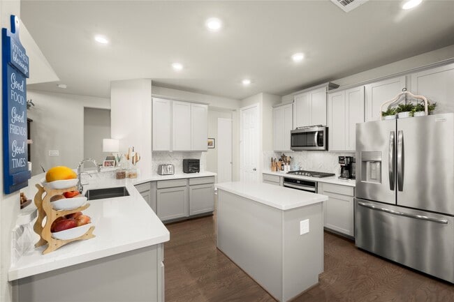 Building Photo - 17010 Bainham Forest Trl