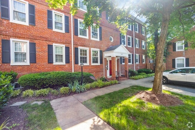 Building Photo - Fairlington 2 BR Condo for Rent!