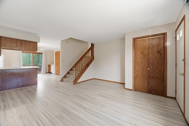 Photo - 1355 W Hiawatha Dr