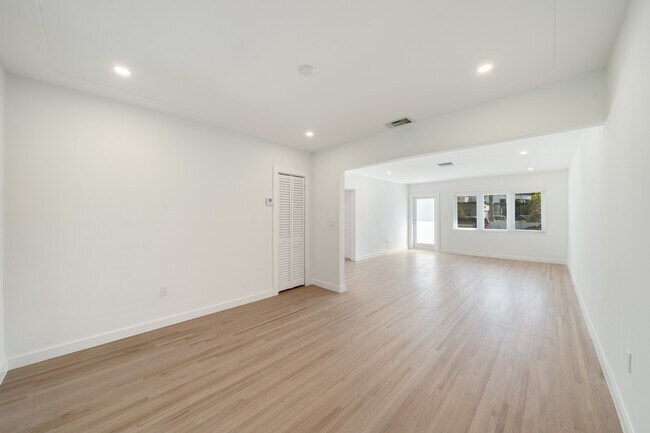 Photo - 47 Oviedo Ave