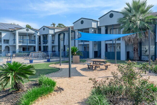 Photo - Pelican Reef Apartments A