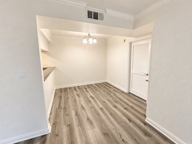 15009 Moorpark St Unit 213