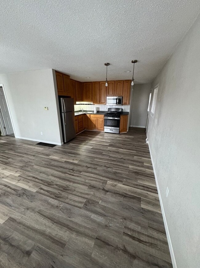 Building Photo - 3 Bed 1 Bath Updated Single Family home