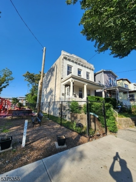 Building Photo - 96 King St Rental