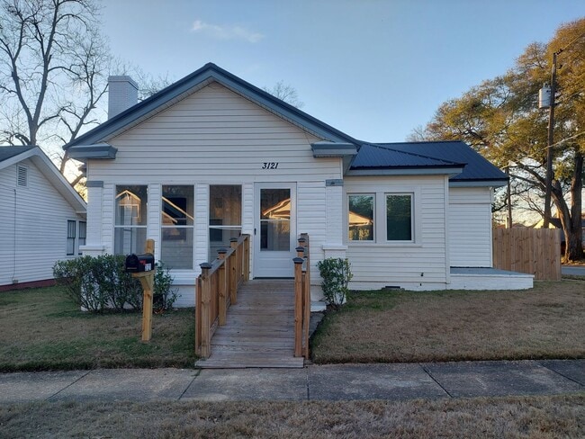 Building Photo - Spacious 3-bedroom Home in Jordan/Johnson Area