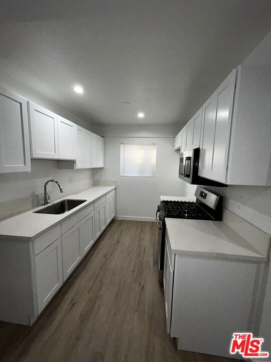 Photo - 6744 Woodley Ave