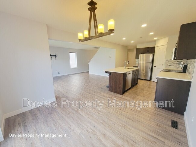 Photo - 17348-17348 8 Ave SW
