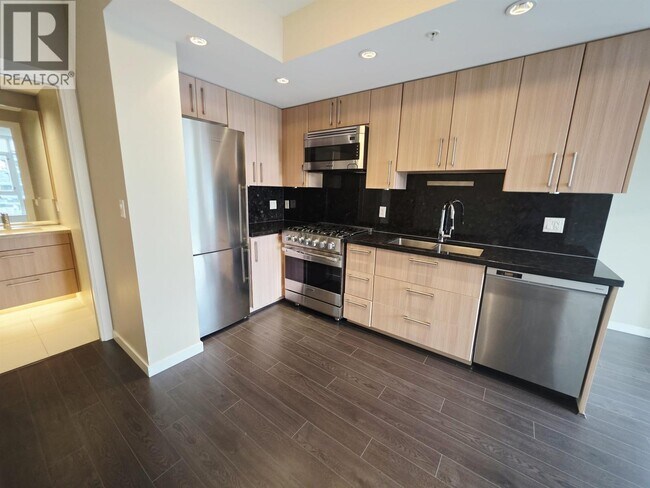 1708 Columbia St Unit 1004