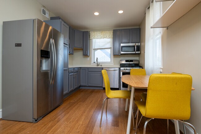 Photo - 1039 Evarts St NE