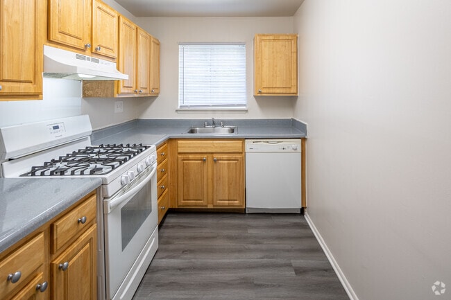2BR, 1BA - 798SF - Kitchen