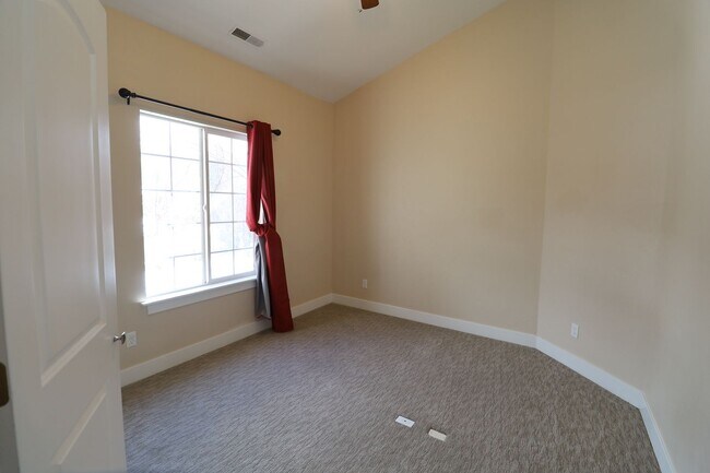 Photo - Large Pet Friendly House in the Foothills of Provo