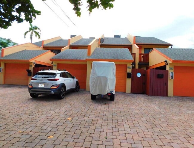 Photo - 797 S Riverside Dr