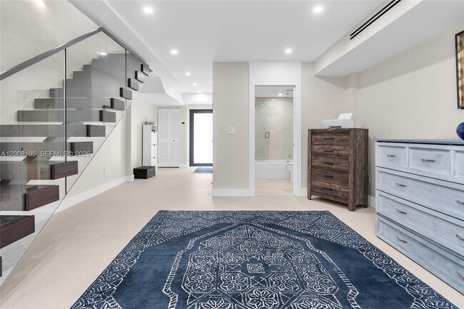 6901 Edgewater Dr Unit 318