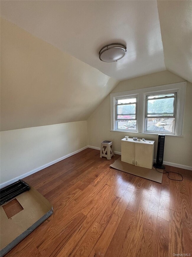 Building Photo - 171-30 111th Ave Unit 2nd floor