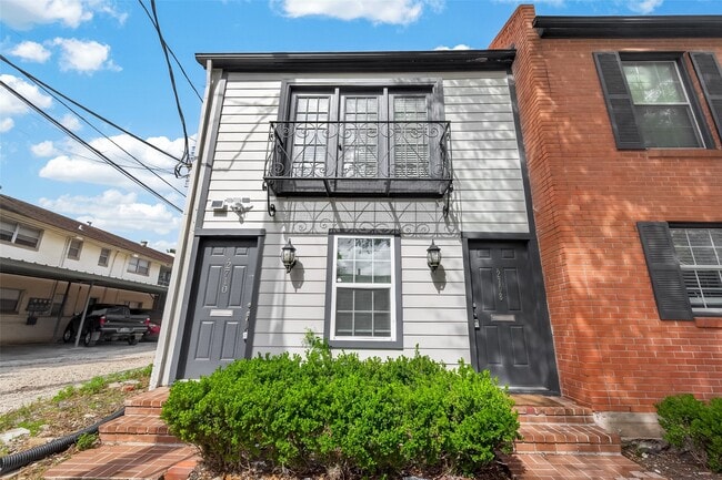 Photo - 2710 Mason St