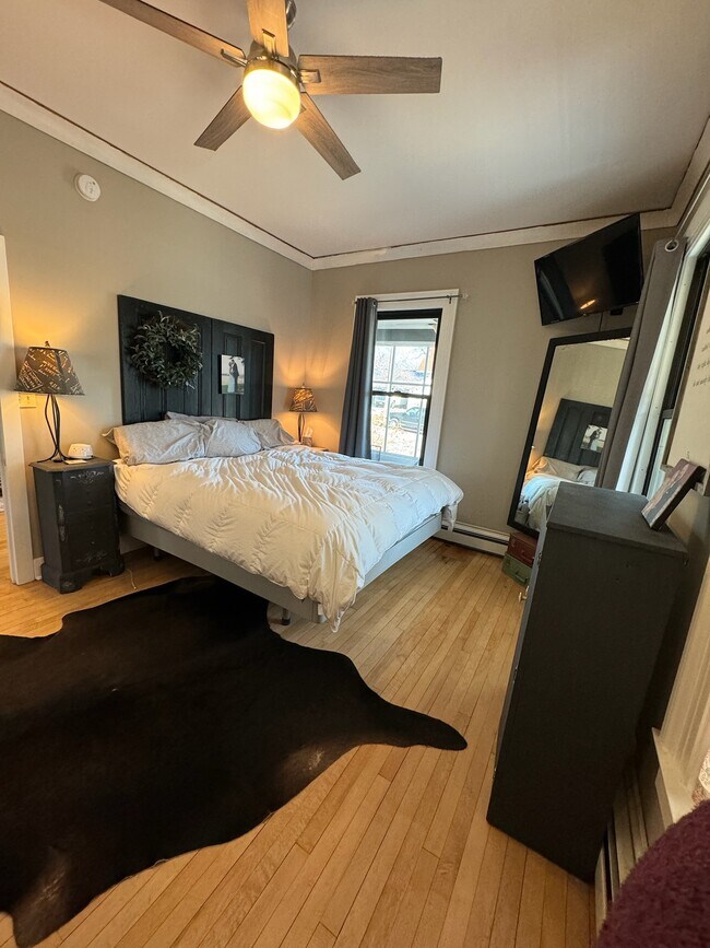 Photo - 204 Cherry St W