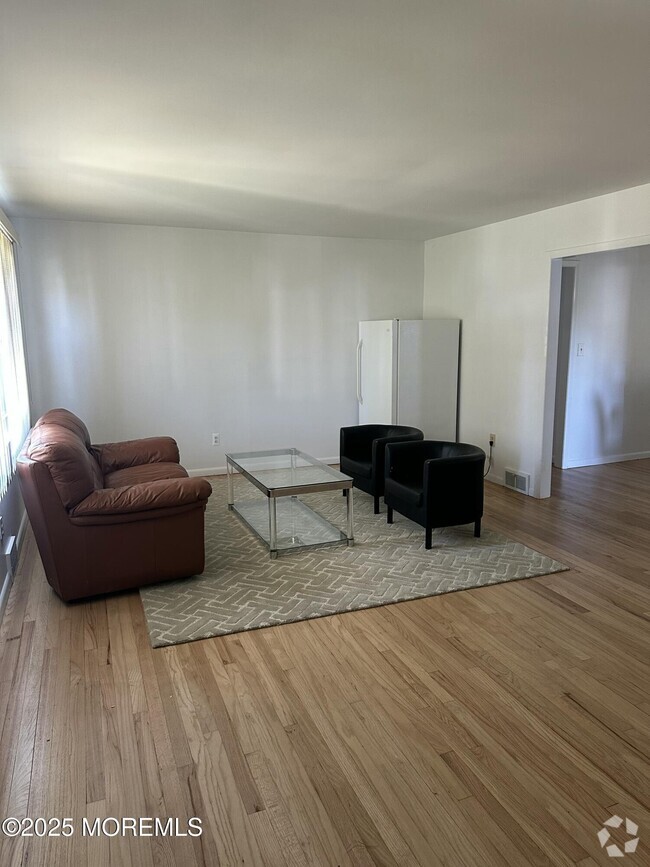 Building Photo - 40 Wall St Rental