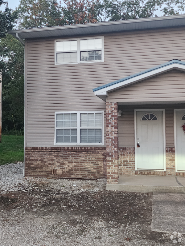 Building Photo - 2BED/1.5-2B15 BATH Rental