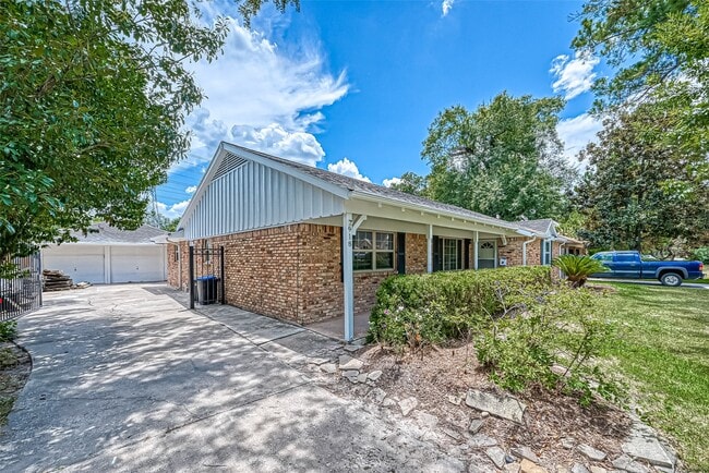 Photo - 918 Wycliffe Dr