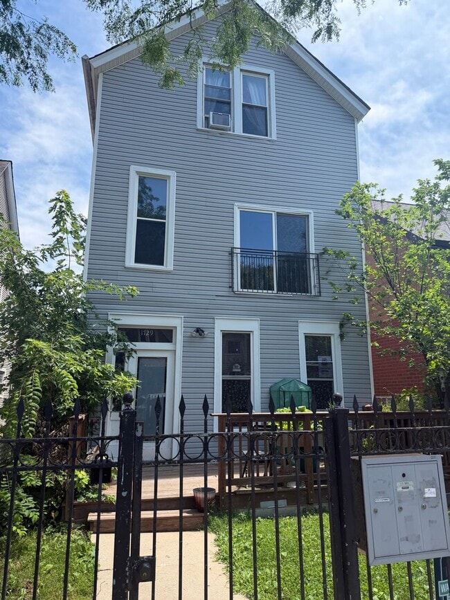 Building Photo - 1729 N Whipple St Unit 1729 N Whipple St #2