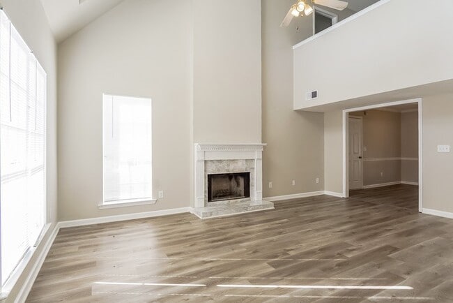 Photo - 132 Red Oak Ln