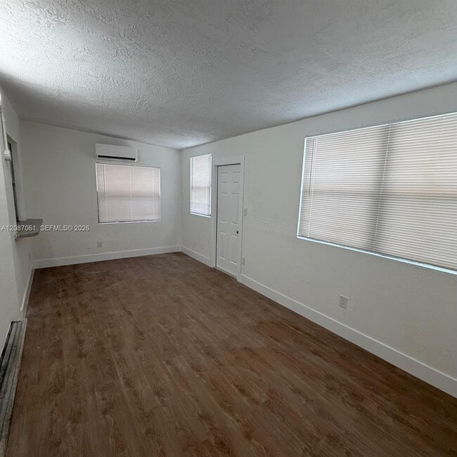 3932 NW 39th Ave