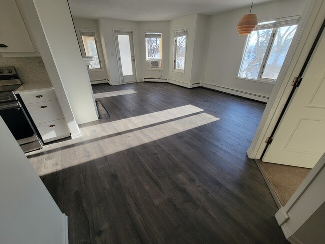 Photo - 9138-9183 83 Ave NW