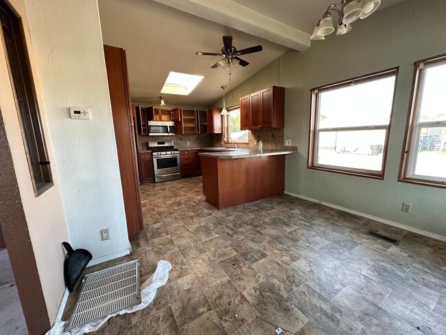 Photo - 3 Hartland St N