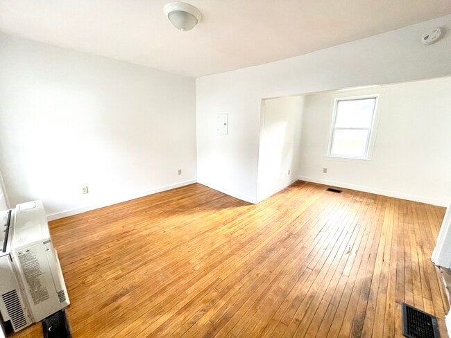 Building Photo - 167 Pleasant St Unit Apt 2