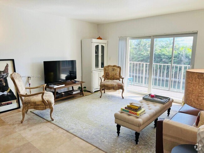 Building Photo - 2640 NE 135th St Unit 307 Rental