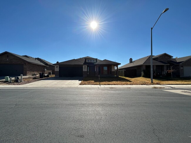 Photo - Beautiful 4 Bedroom Home in Northpark!