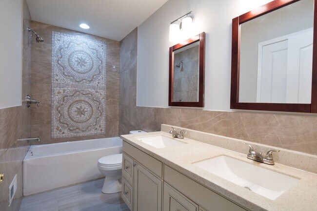 Photo - 5544 N Lawrence St Unit 1F