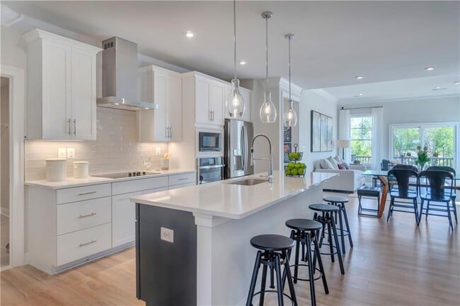 Photo - 670 Brookwood Glen Terrace