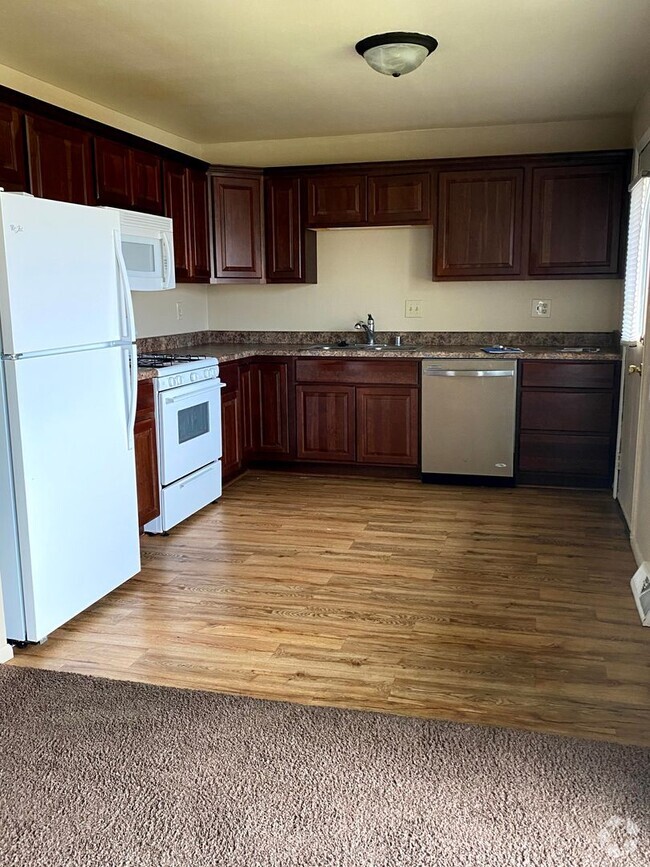 Building Photo - 3 Bedroom 2 1/2 Bath Townhome