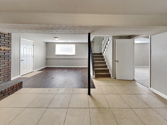 Photo - Lease by 9/15 & get Sept rent FREE Nice 4 ...