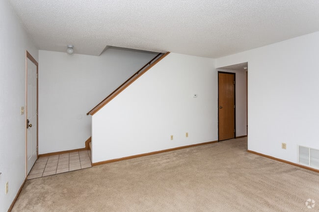 3BR, 1.5BA - Townhome - 1223 SF - Whispering Pines Apartments