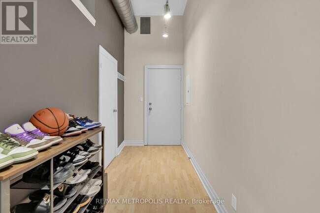 Photo - 276 King St W Unit 207