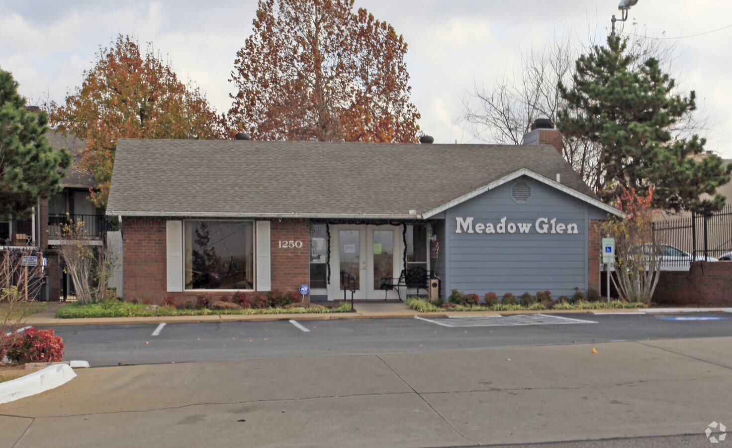 Meadow Glen - Meadow Glen Apartments