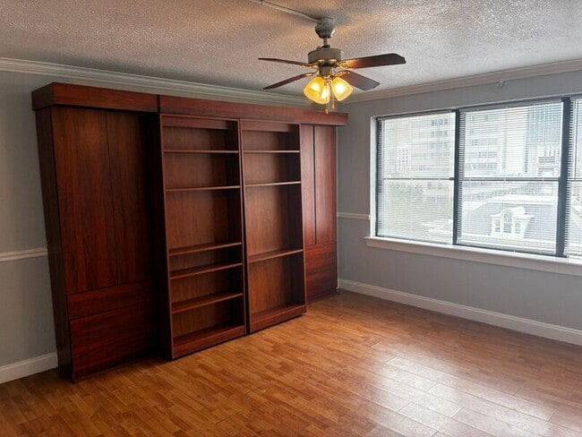 Photo - 311 W Ashley St