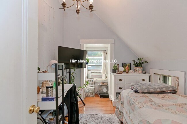 Photo - 139 Hillside St Unit 1