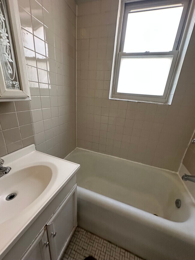 Photo - 4237 N Paulina St