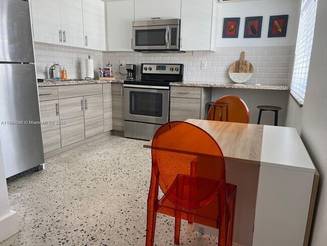 Building Photo - 1736 SW 3rd St Unit 1 Rental