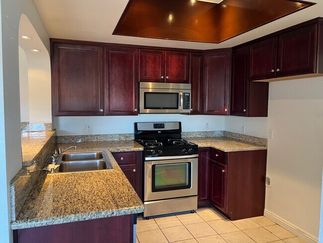 10943 Laurel Canyon Blvd Unidad C-20