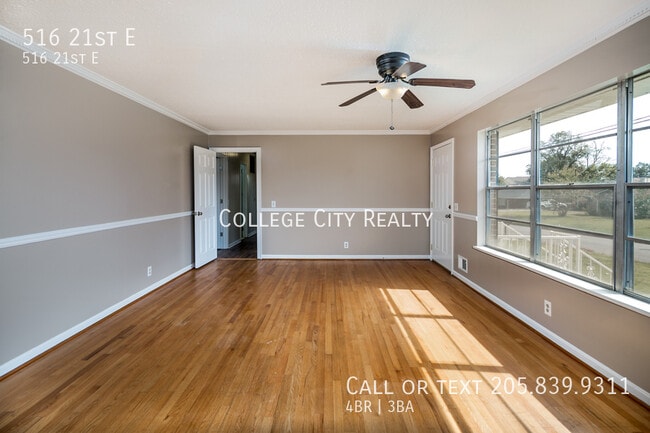 Photo - 516 21st St E