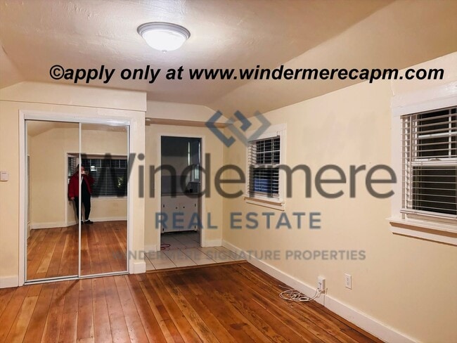 Photo - Charming studio home in North Oak Park