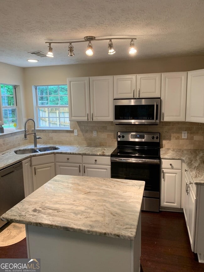 Photo - 123 Rayner Dr