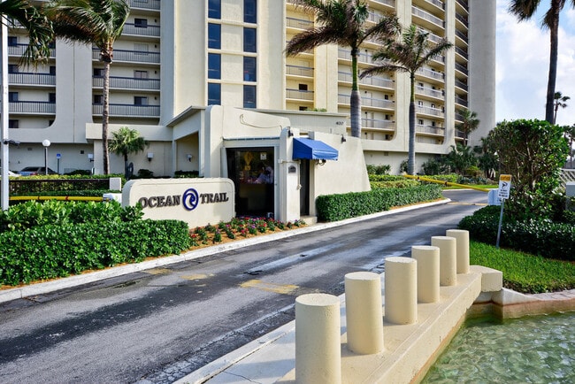 Building Photo - 100 Ocean Trail Way Unit 204