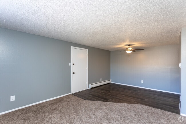 3BR, 1.5BA - 900SF - Orchard Glen Apartments